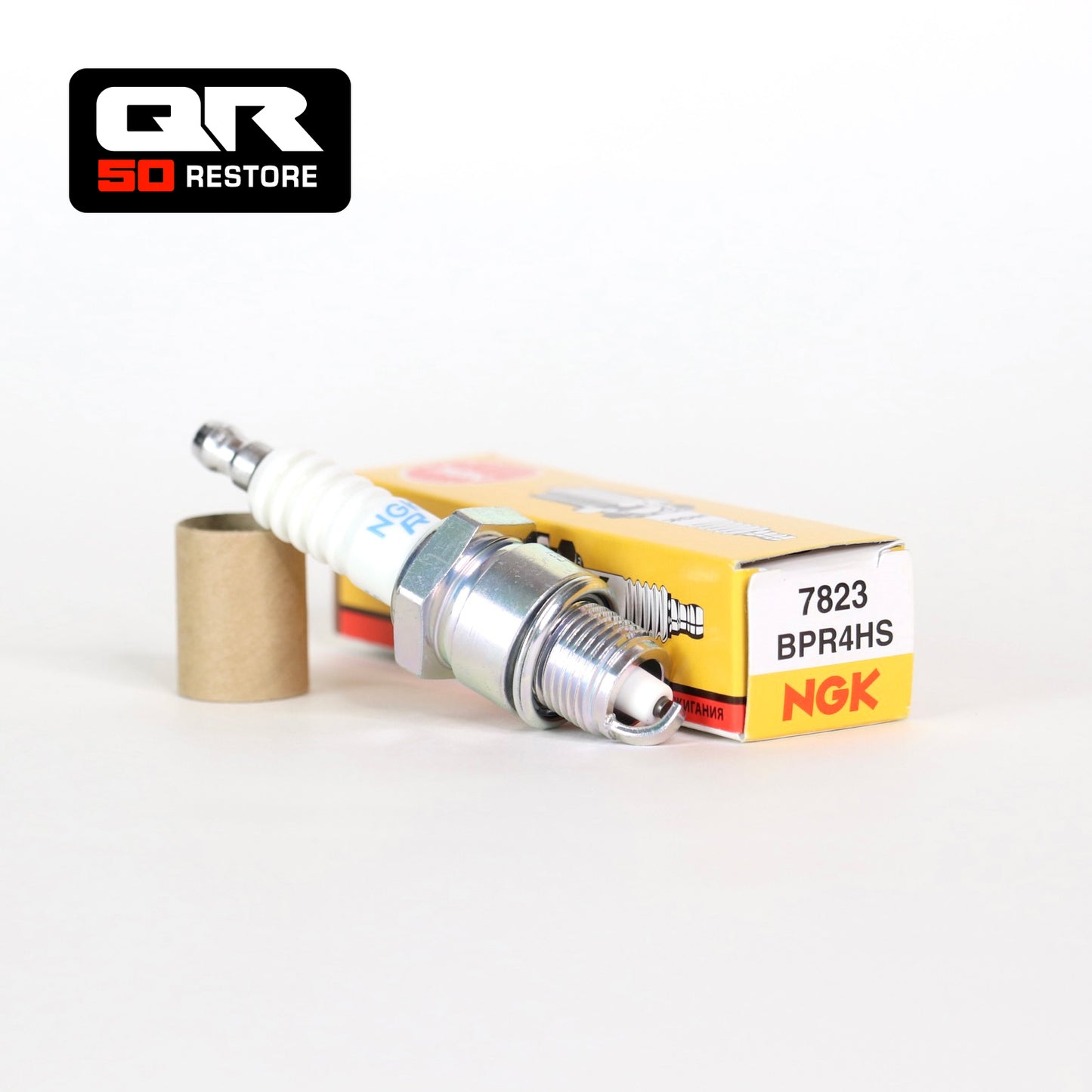 P8 - BPR4HS NGK spark plug / Spark plug HONDA QR 50